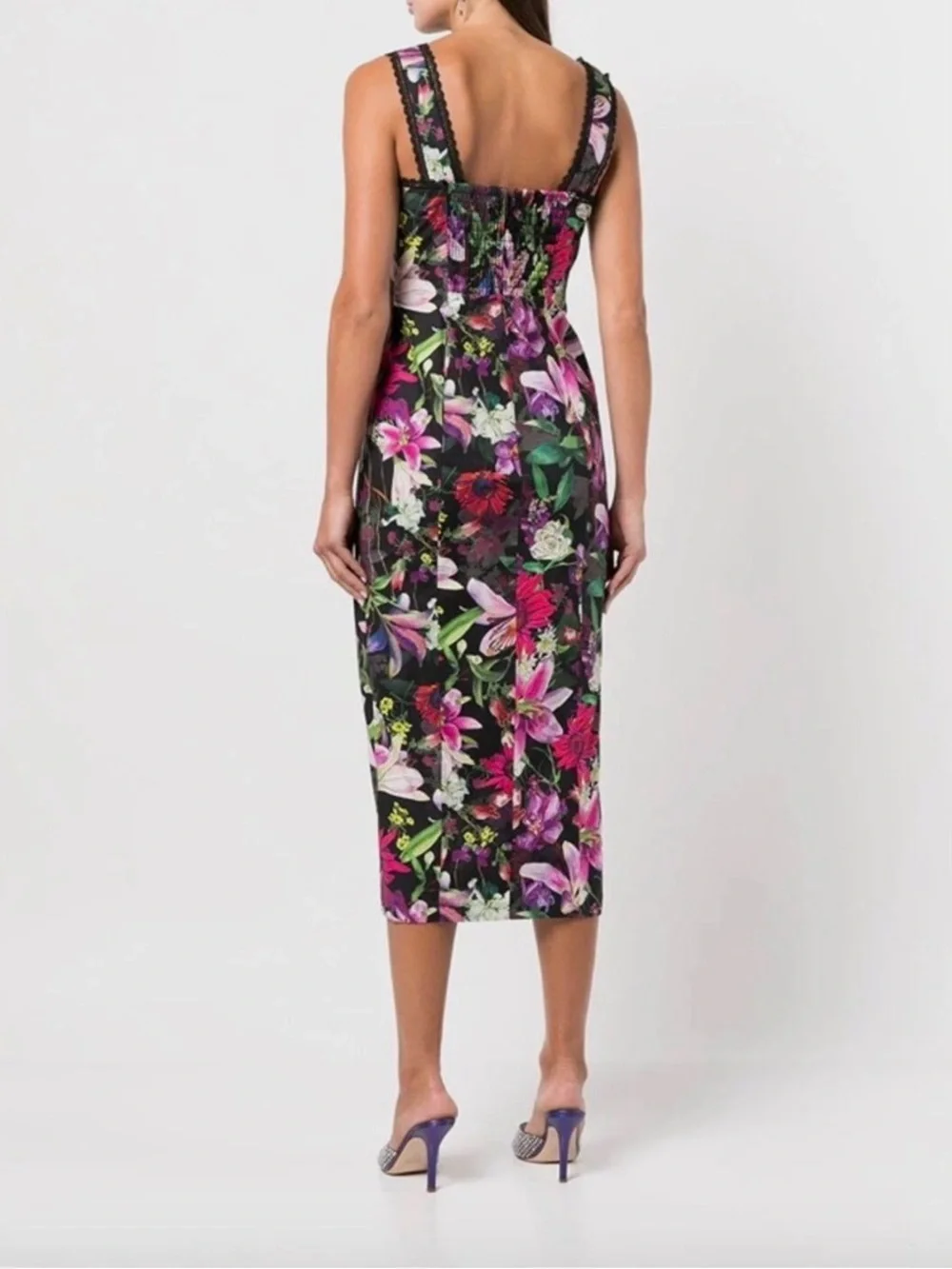 Marchesa Notte figure defining